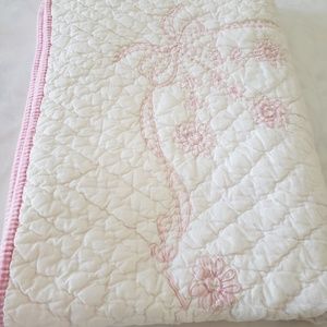 NWOT Creme/Pink Quilt 35 in w × 49 in l